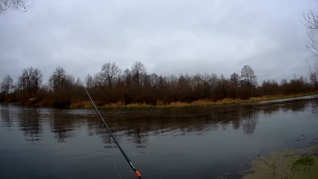 Выход окуня на протоке!Ноябрь 2018г. смотреть онлайн