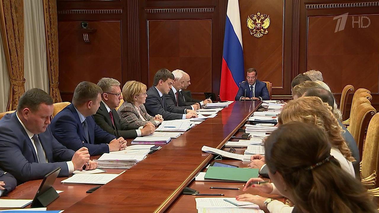 Правительство РФ продолжит поддерживать сферы здравоохранения, образования и демографии
