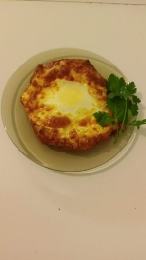 Французский пирог с яйцом и сыром..