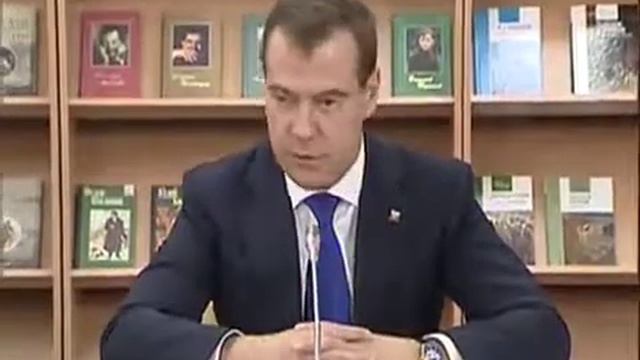 Видеоблог Президента России Директоров школ выбирать на конкурсной основе смотреть онлайн