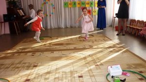 Праздник "8 марта" в средней группе № 10 "Ручеёк"