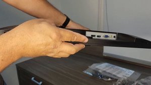 Review e Instalação em Suporte Articulado do Monitor 242v8a Philips