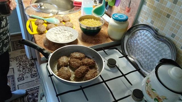 Скворцы опять женихаются? .Котлеты с макарошками. смотреть онлайн