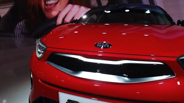 2018 Kia Stonic Frankfurt Auto Show Debut | Edmunds смотреть онлайн