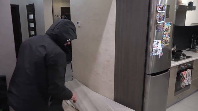 AMONG US в РЕАЛЬНОЙ ЖИЗН играем в ПРЯТКИ (IQ предателя 999%) Крэйзи Шоу смотреть онлайн