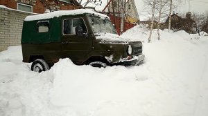 Луаз 969м выбирается из берлоги.