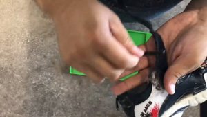 Чистка липучек на обуви