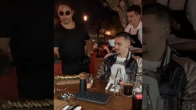 Anastasios Donis (VfB Stuttgart) bei Salt Bae