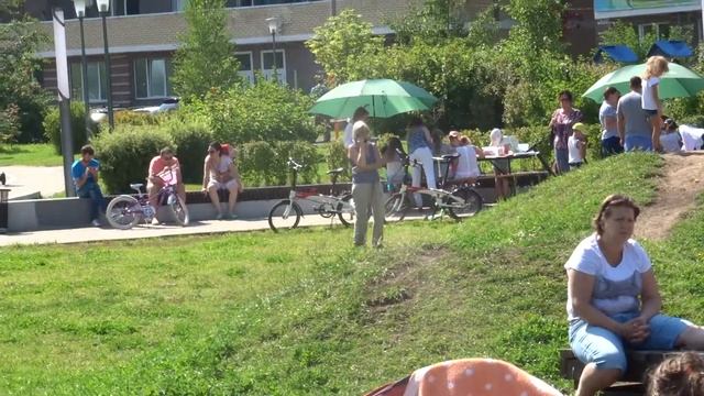 Парк Дубрава района Куркино (занятия по суставной гимнастике) 13.08.2017 смотреть онлайн