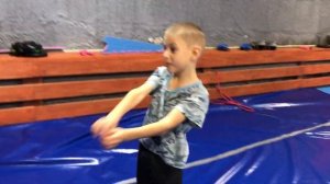 КАК НАУЧИТСЯ ДЕЛАТЬ ЗАДНЕЕ САЛЬТО В 6 ЛЕТ?BACK FLIP AT 6 YEARS OLD.