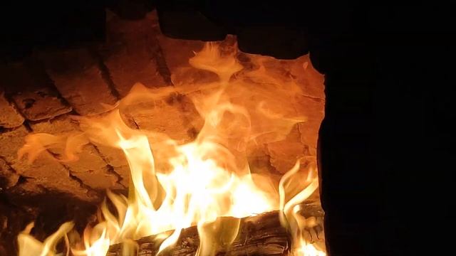 Моя старая добрая печка еще печет. Куличи 2021, канун Пасхи. Фоном - историческая передача по ТВ. смотреть онлайн