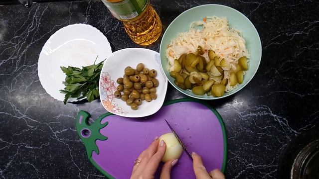 Готовим постный салат из квашеной капусты!!!