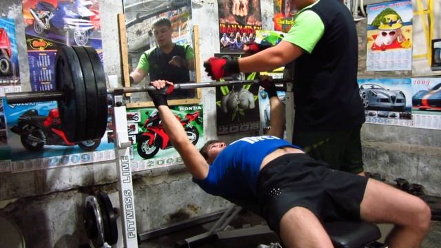 жим лежа 130 кг на 2 раза смотреть онлайн