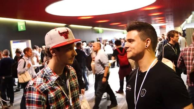 Todd Motto talks with Dominic Elm during Angular Connect 2016 смотреть онлайн
