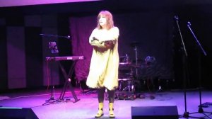 Екатерина Семёнова - "Жёлтые сапожки" (муз. и сл. Е. Семёнова) ЦДХ, 08.03.2016 г.