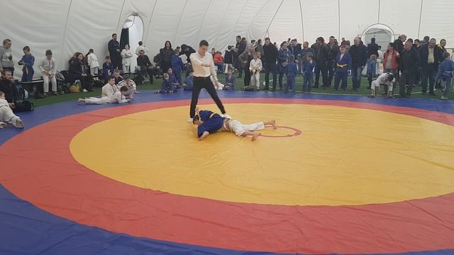 Открытый ковёр по дзюдо.2я схватка г.Никольское,Тосно.кат.30кг.2010-11г. смотреть онлайн