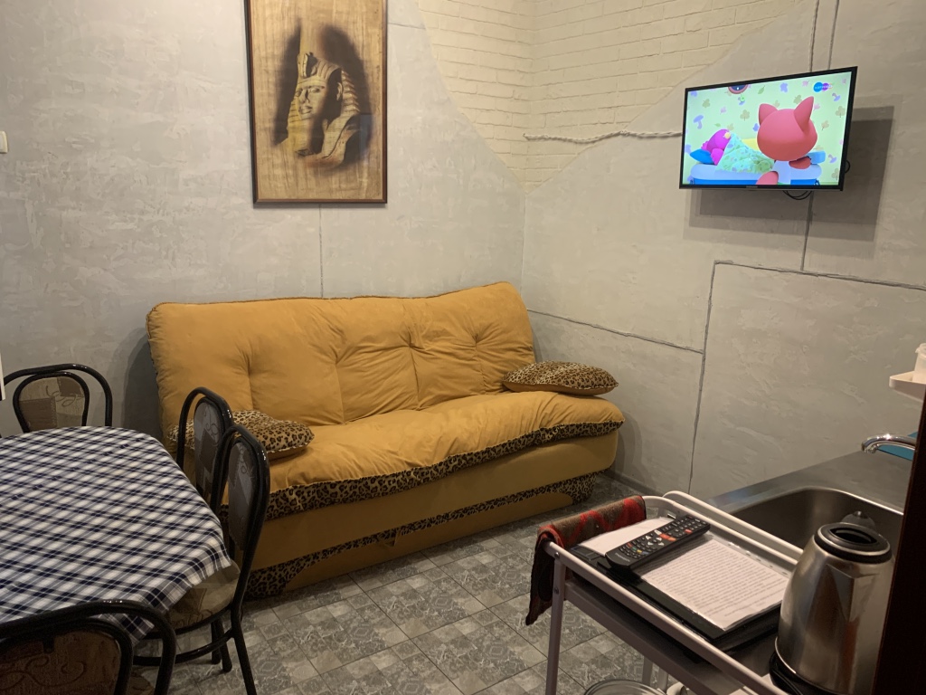 Апартаменты люкс первый этаж частного дома в самом центре Ялты с бесплатной парковкой. Кирова, 10А смотреть онлайн