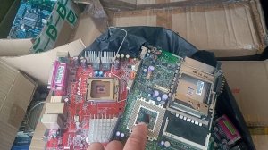 золото и pd из материнских плат современых компьютеров.Золото есть везде,нужно только его найти?