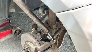 Замена передней стойки на Nissan X-trail T-30 2.2 дизель