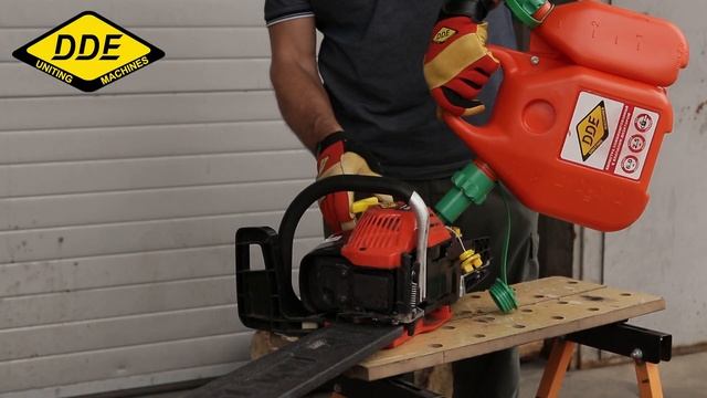 КАНИСТРА ДЛЯ ТОПЛИВНОЙ СМЕСИ И МАСЛА | Канистра комбинированная DDE для бензопил смотреть онлайн