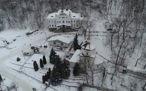 Зимняя дорога к Свято-Успенскому мужскому монастырю.