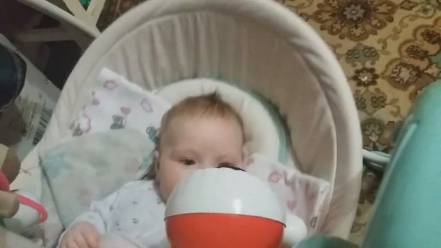 У Лизы новая любимая игрушка-Неваляшка из СССР и ее реакция.Lizzi влог смотреть онлайн