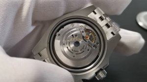 Какой механизм внутри копии Rolex GMT Master II?