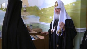 Патриарх Кирилл посетил детский дом и отделение для тяжелобольных детей