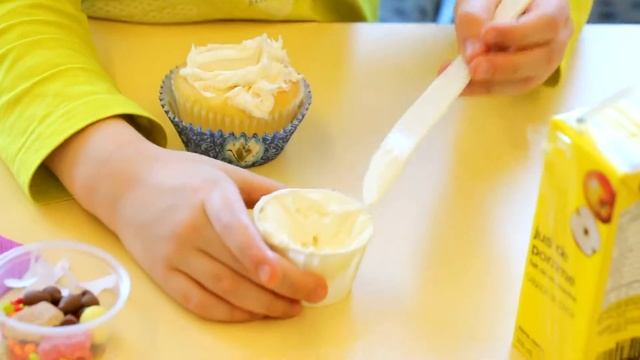 Украшение пирожного смотреть онлайн