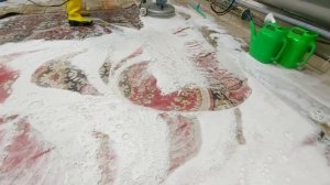 Больше часа спасали грязный ковёр: чёрная пена и мощный результат / Black foam and powerfull result