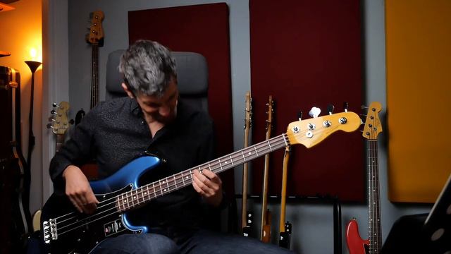American Professional II Precision Bass VS American Standard Precision Bass !! смотреть онлайн