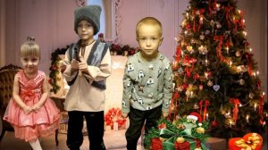 Новогоднее поздравление  в стихах от канала в гостях у Полины