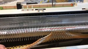 Цельно-вязанный капюшон на вязальной машине