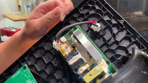 Teardown Marshall Woburn III (3) NEW SPEAKER | Vua2hand Inside