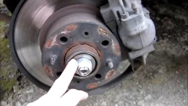 Стуки в передней подвеске ВАЗ классика. Регулировка ступичного подшипника. смотреть онлайн