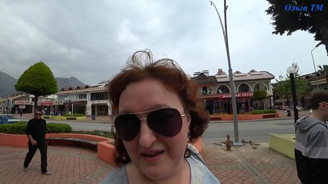 Поселок Гёйнюк / Центральная улица поселка  / Отели Трансатлантик, Амара Престиж, Киликия