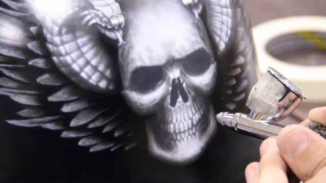 Аэрография на шлеме. ч.6/6 | Уроки по аэрографии. Дмитрий Осокин. смотреть онлайн