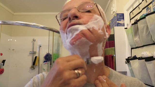 Бритьё опасной бритвой Wade & Butcher Sheffield straight razor shaving смотреть онлайн