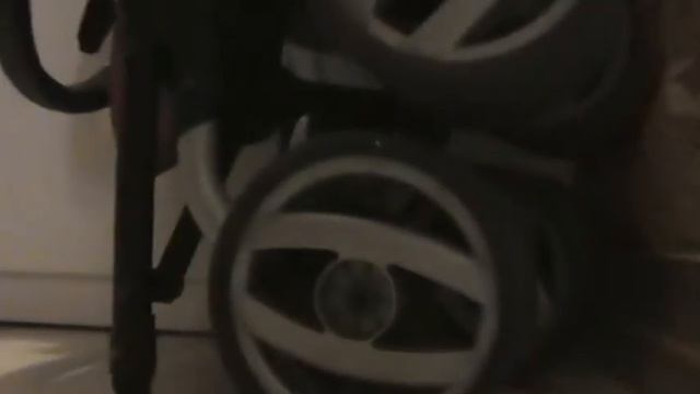 Жизнь глазами робота-пылесоса))))