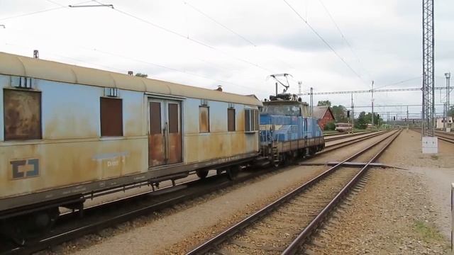 Маневровый электровоз со странным вагоном смотреть онлайн