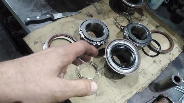 Вольво FH 12. Замена балки. Часть 8. Ступицы. смотреть онлайн