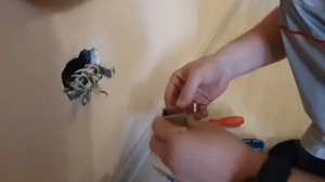 Как починить розетку, которая расшаталась