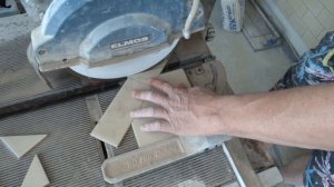 Как точно и быстро резать плитку по диагонали DIY.