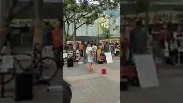 Классно играет на скрипке. смотреть онлайн