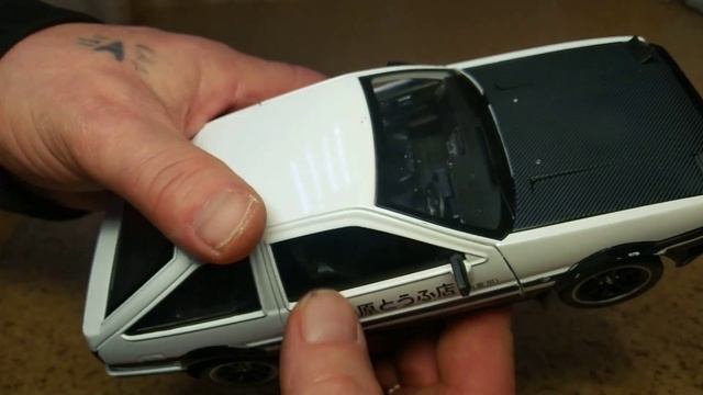 Машинка Toyota Trueno AE86 1:24 Коллекционная модель смотреть онлайн