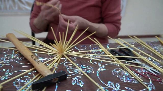 Майстер-клас з виготовлення різдвяного янгола з соломи від майстрині Валентини Якимович.