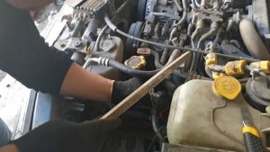 Subaru Forester Плохая зарядка АКБ меняем клеммы.