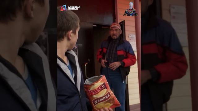 Азиат увидел как парень ворует чипсы😅#фильмы #сериалы