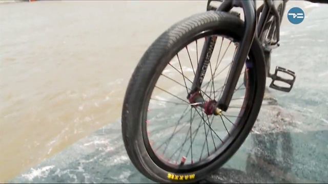 БЕЗОПАСНОСТЬ НА НАБЕРЕЖНОЙ смотреть онлайн