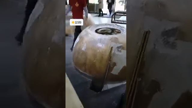 как пекут хлеб в тандыре Армения how bread is baked in tandoor Armenia смотреть онлайн